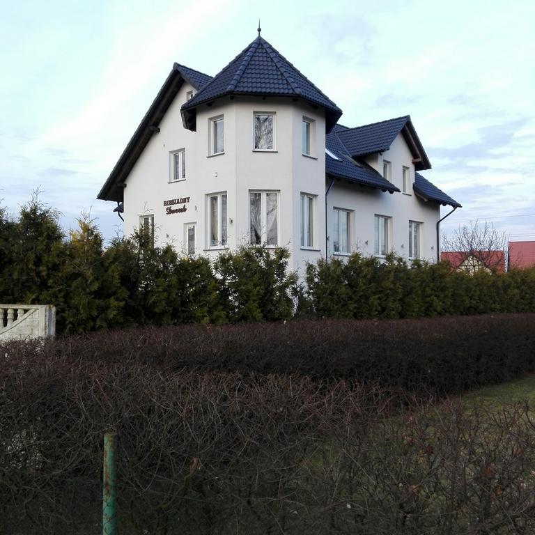 Biesiadny Dworek Privatunterkunft Szpegawa