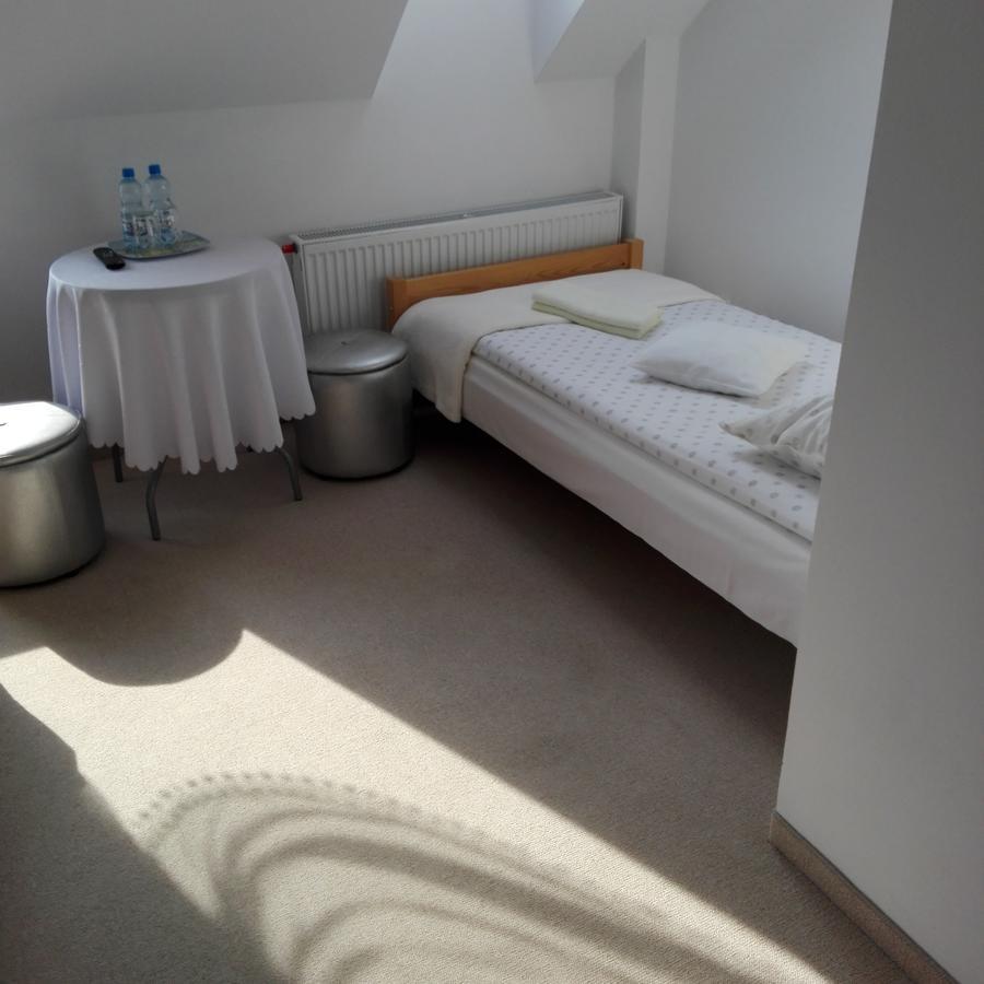 Biesiadny Dworek Privatunterkunft