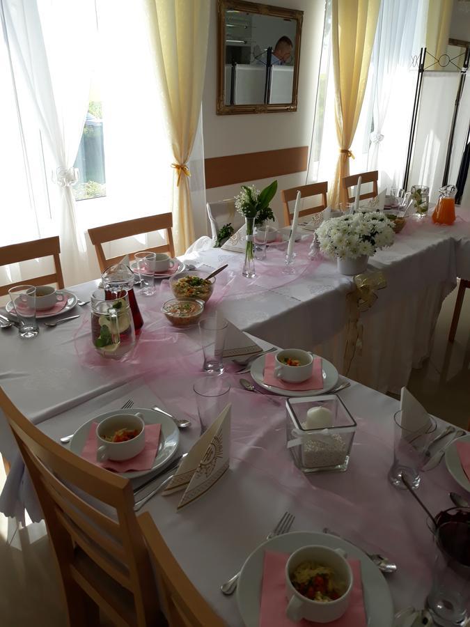 Biesiadny Dworek Privatunterkunft